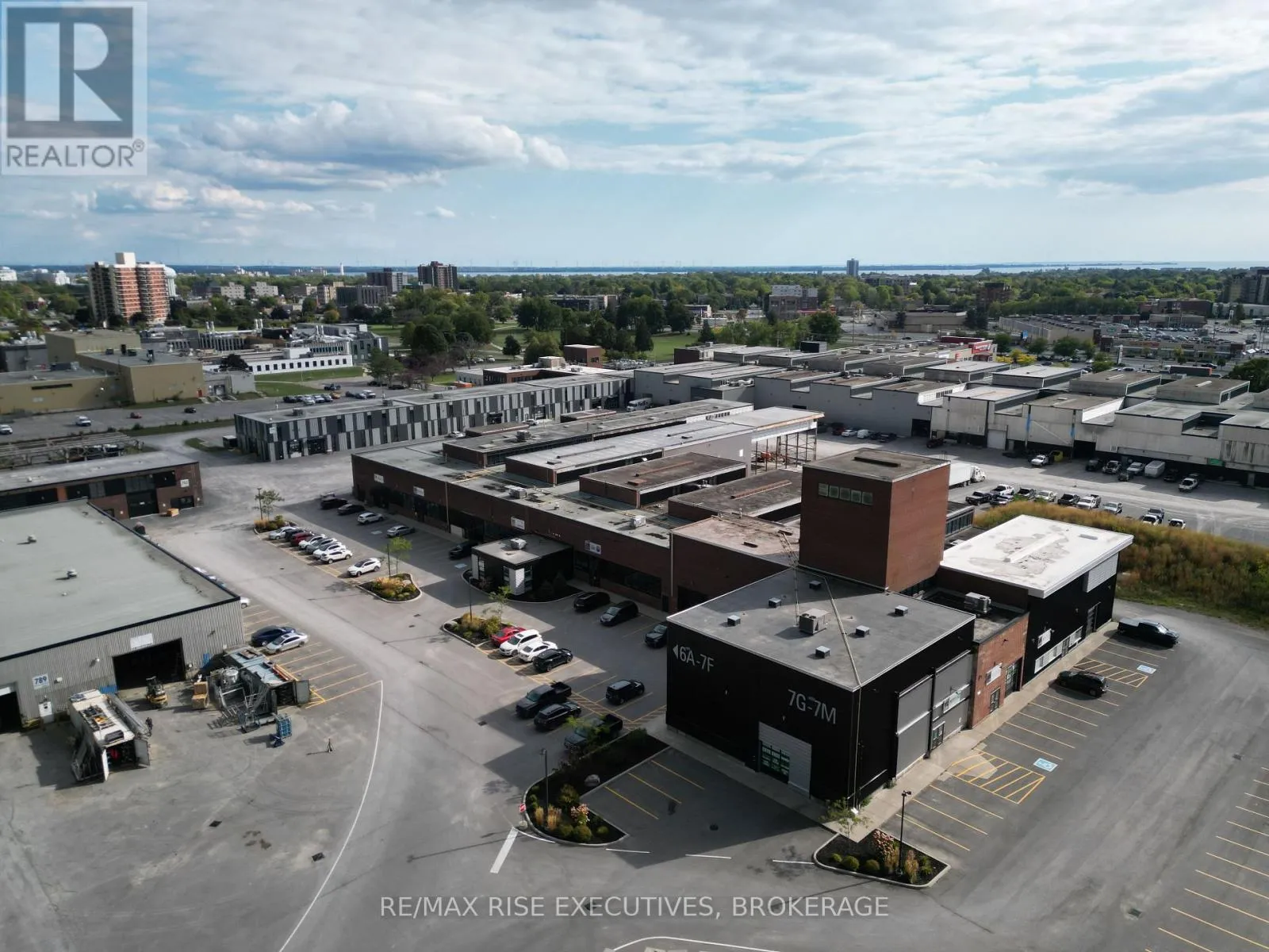 Warehouse for rent: 7l & 7m - 785 Sir John A Macdonald Boulevard, Kingston, Ontario K7L 1H3
