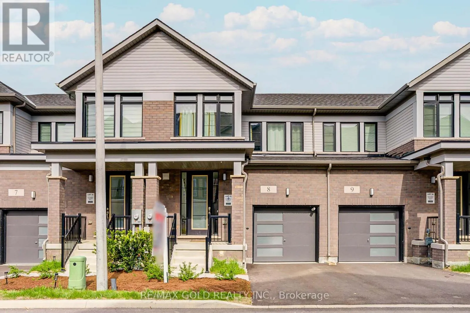 Row / Townhouse for rent: 8 - 10 Freedom Crescent, Hamilton, Ontario L0R 1W0