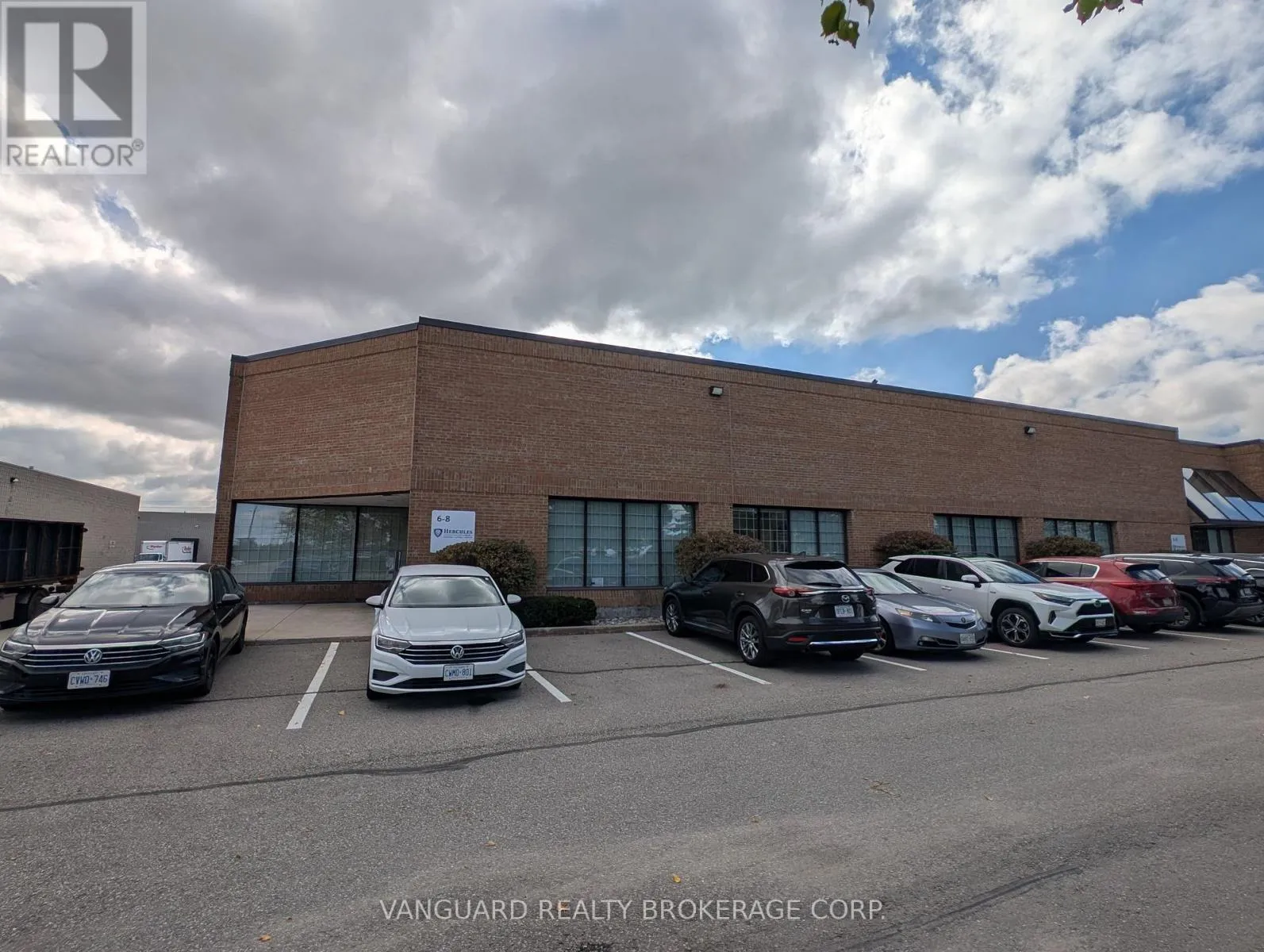 Multi-Tenant Industrial for rent: 8 - 1750 Courtneypark Drive, Mississauga, Ontario L5T 1W1