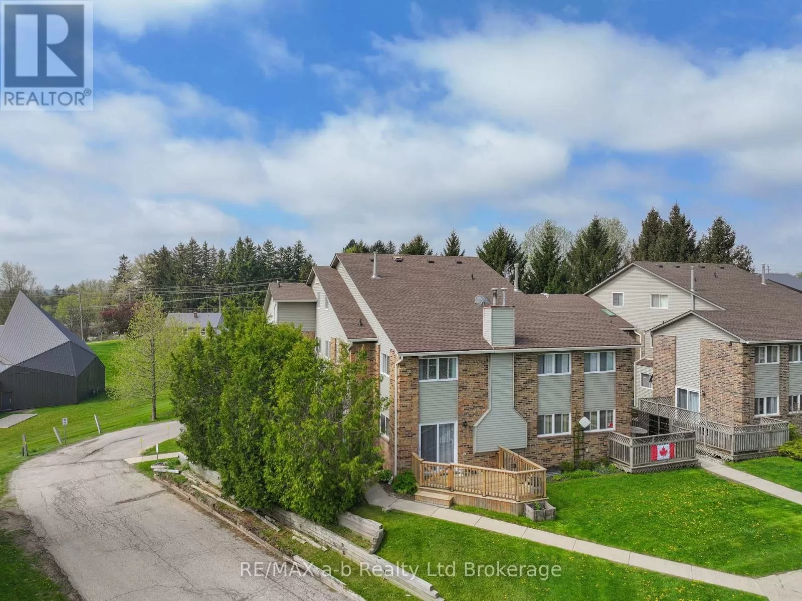 Row / Townhouse for rent: 8 - 19 Wren Court, Tillsonburg, Ontario N4G 5K2