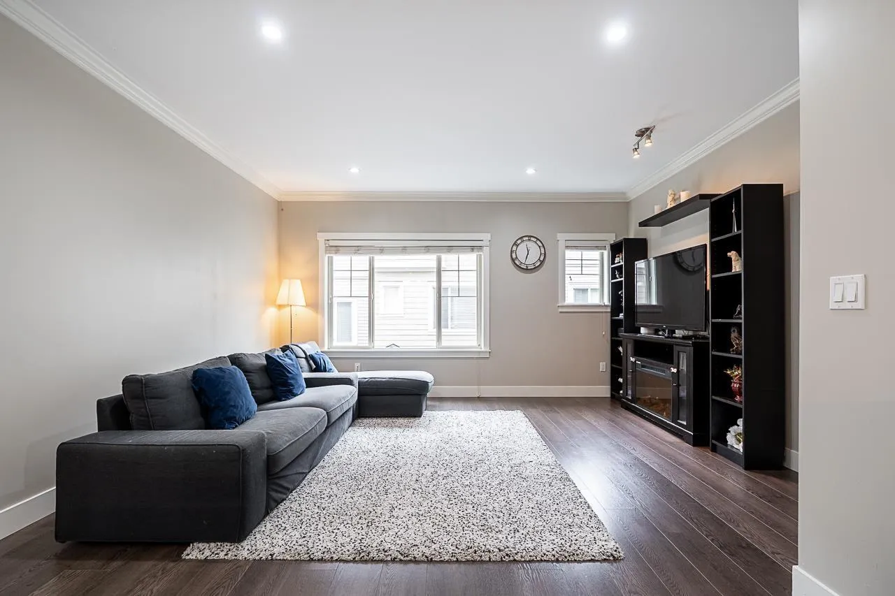 Row / Townhouse for rent: 8 19097 64 Avenue, Surrey, British Columbia V3S 6X5