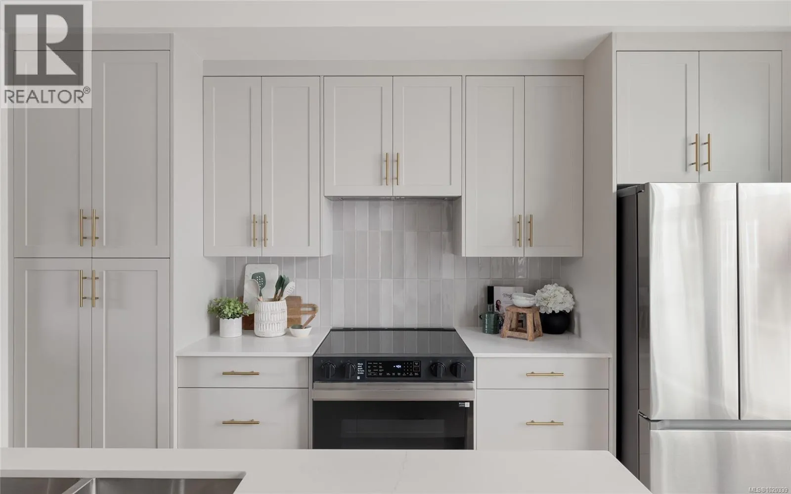 Row / Townhouse for rent: 8 2536 Shelbourne St, Victoria, British Columbia V8R 4L5