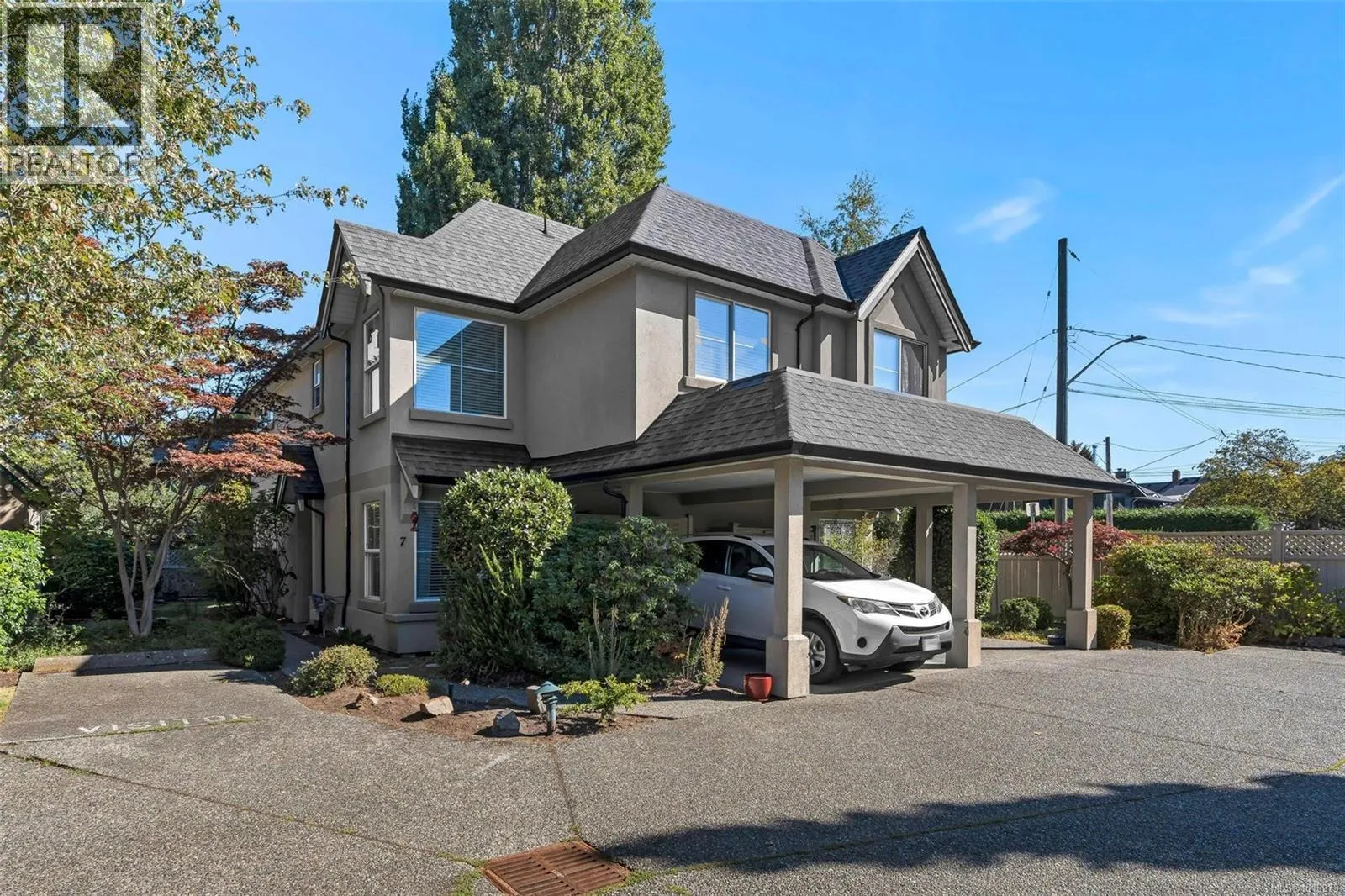 Row / Townhouse for rent: 8 2633 Shelbourne St, Victoria, British Columbia V8R 4M1