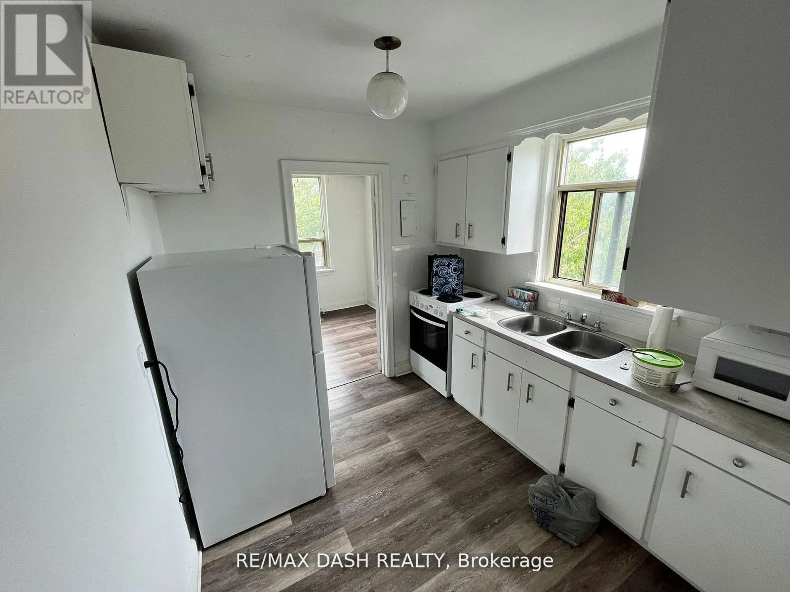 Other for rent: 8 - 52 Neptune Drive, Toronto, Ontario M6A 1X1