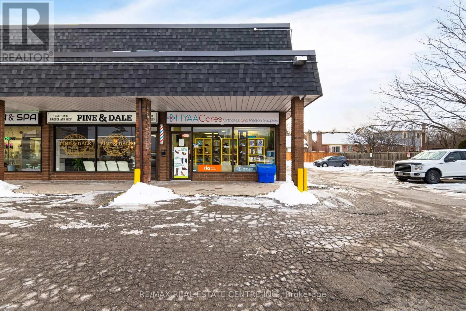 8 - 5291 Lakeshore Road, Burlington, Ontario L7L 1C7