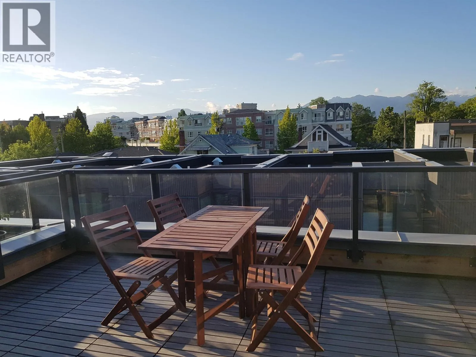 Row / Townhouse for rent: 8 531 E 16th Avenue, Vancouver, British Columbia V5T 2V1