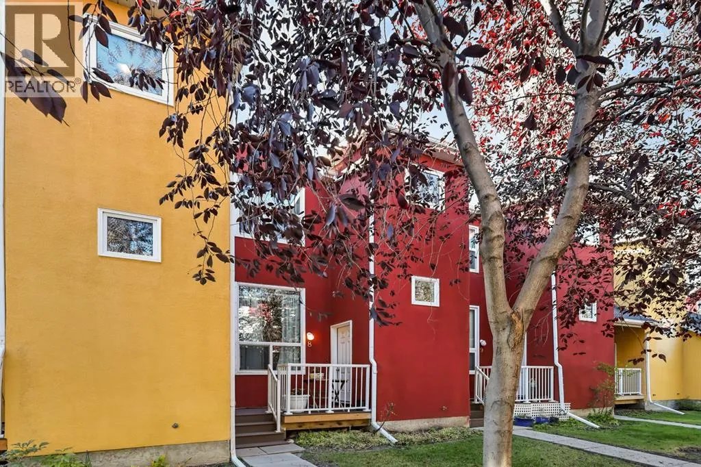 Row / Townhouse for rent: 8, 7 Westland Road, Okotoks, Alberta T1S 1Z1