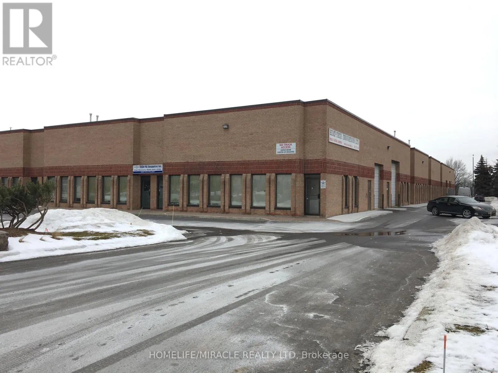 Warehouse for rent: 8 & 9 - 11 Edvac Drive E, Brampton, Ontario L6S 5W5