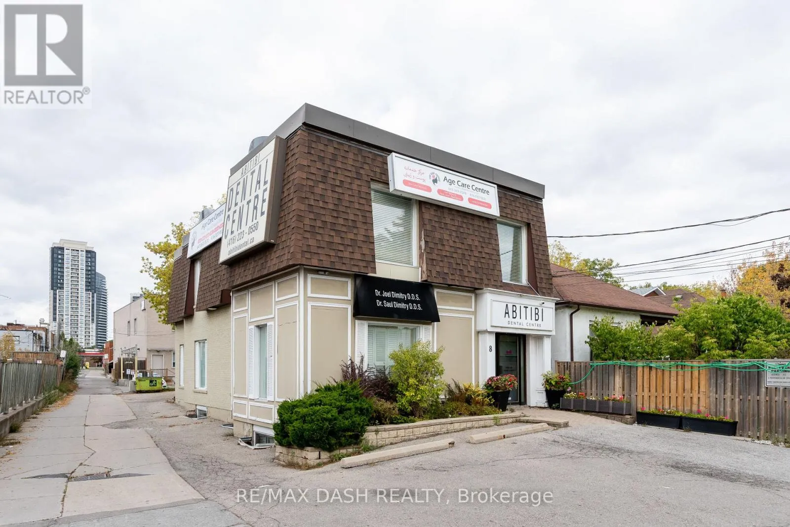 8 Abitibi Avenue, Toronto, Ontario M2M 2V1