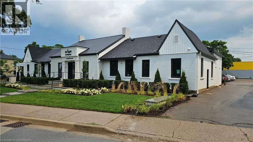 8 Christie Street, Grimsby, Ontario L3M 4H4