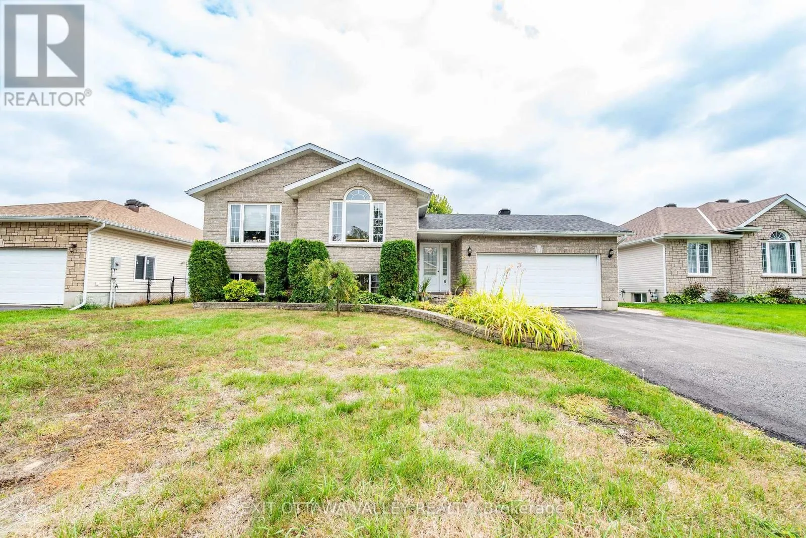 House for rent: 8 Cockcroft Crescent, Deep River, Ontario K0J 1P0