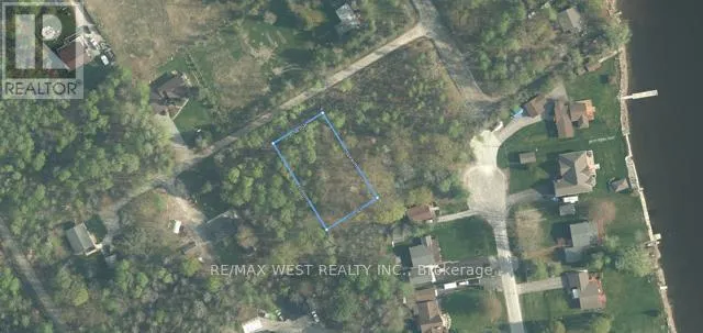 8 Crescent Drive, Tay, Ontario L0K 2A0