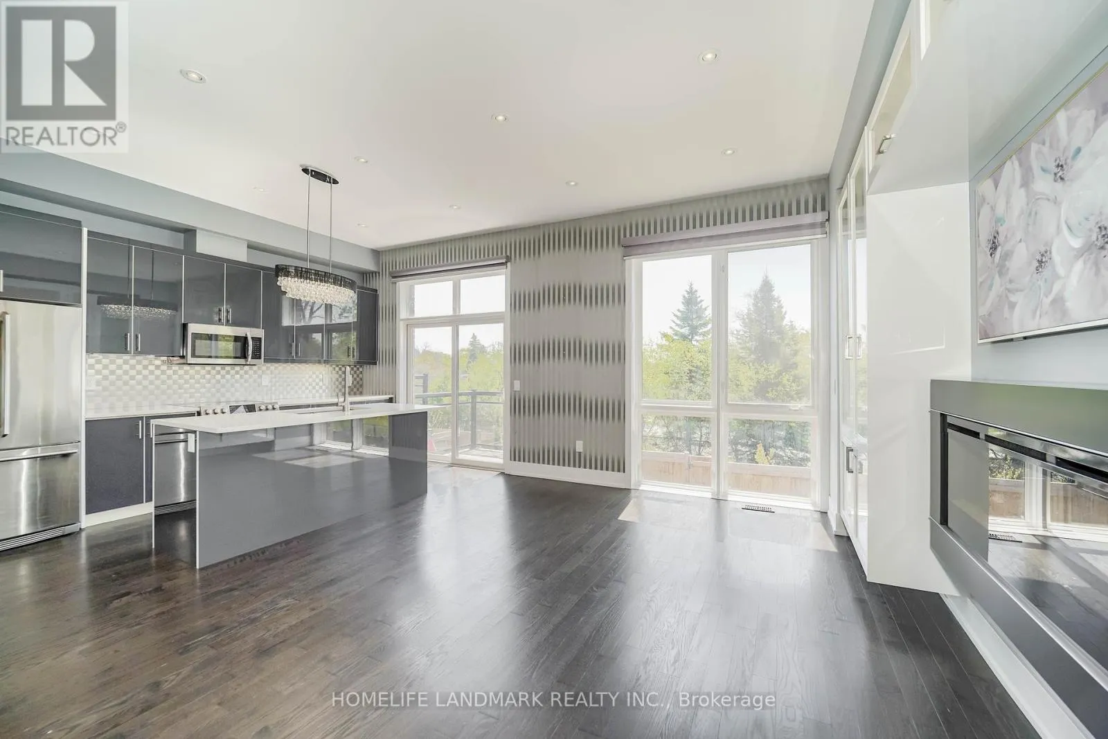 Row / Townhouse for rent: 8 Crestridge Drive, Vaughan, Ontario L4J 0K1