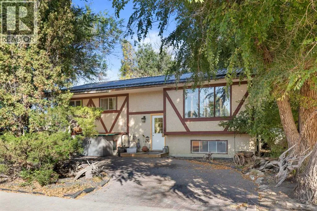 House for rent: 8 Cypress Way Se, Medicine Hat, Alberta T1B 1G7