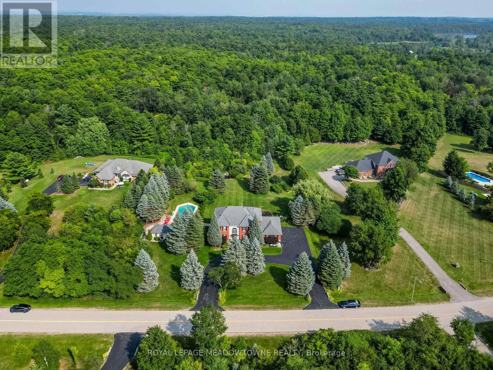 House for rent: 8 Deer Run Crescent, Halton Hills, Ontario L7J 2L7