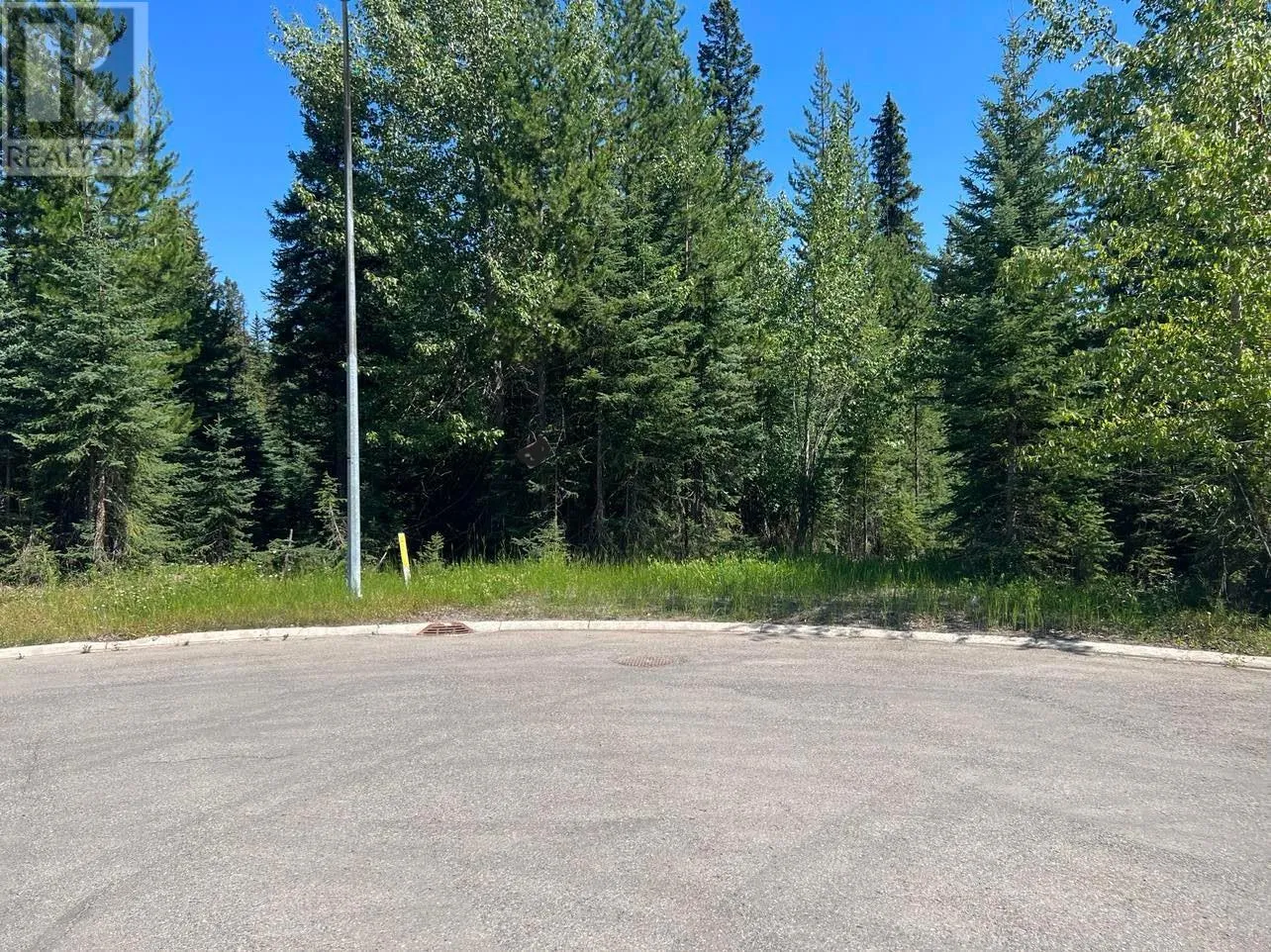 Other for rent: 8 Dogwood Place, Elkford, British Columbia V0B 1H0