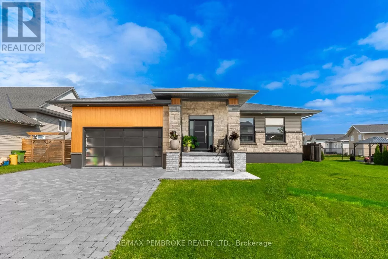 House for rent: 8 Drew Street, Petawawa, Ontario K8H 0G4