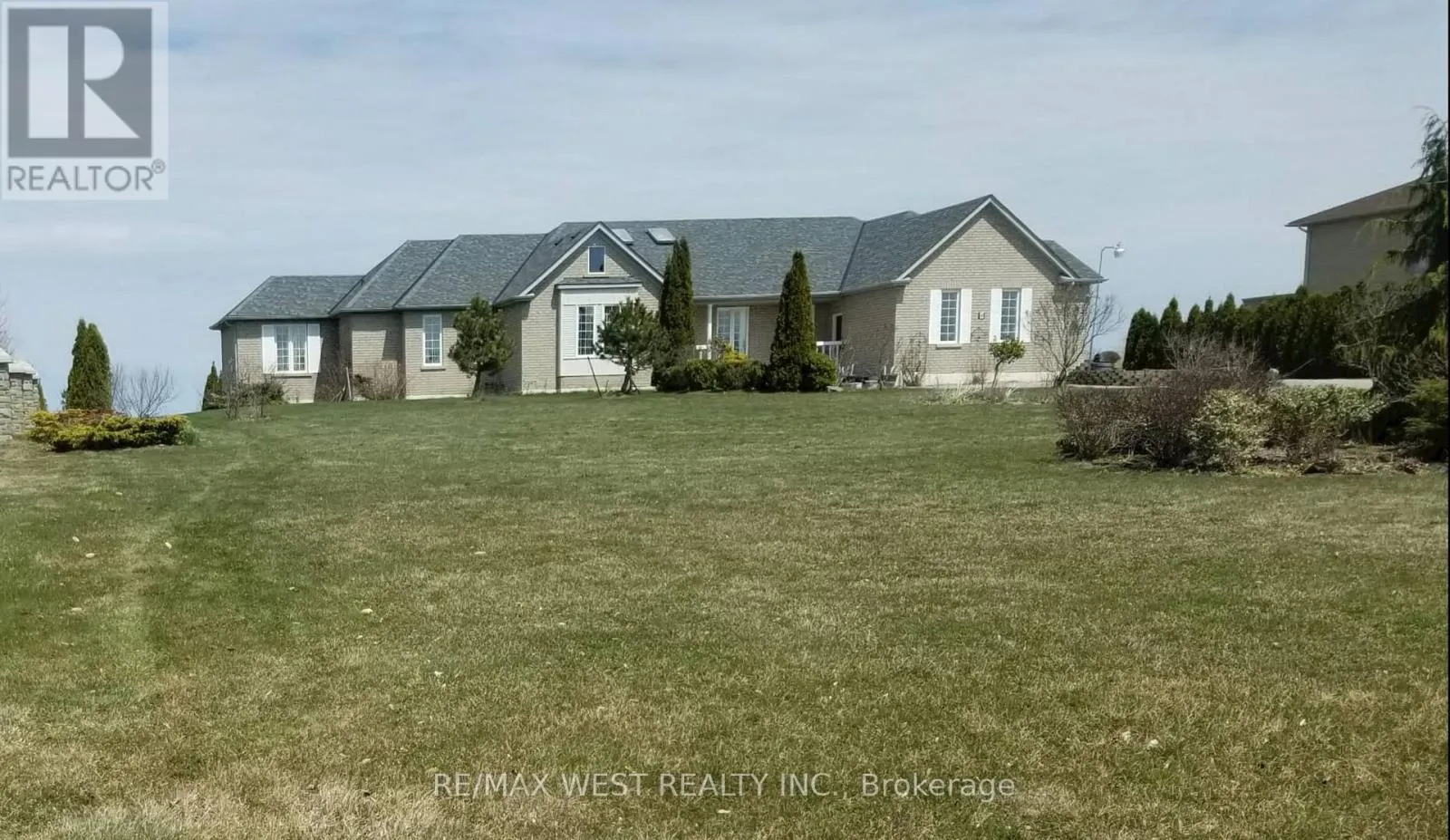 House for rent: 8 Everglade Drive, Brampton, Ontario L6P 0R2