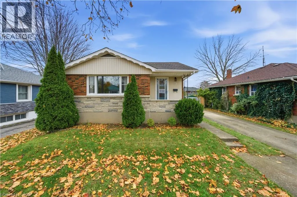 House for rent: 8 Fawell Avenue, St. Catharines, Ontario L2S 2V4