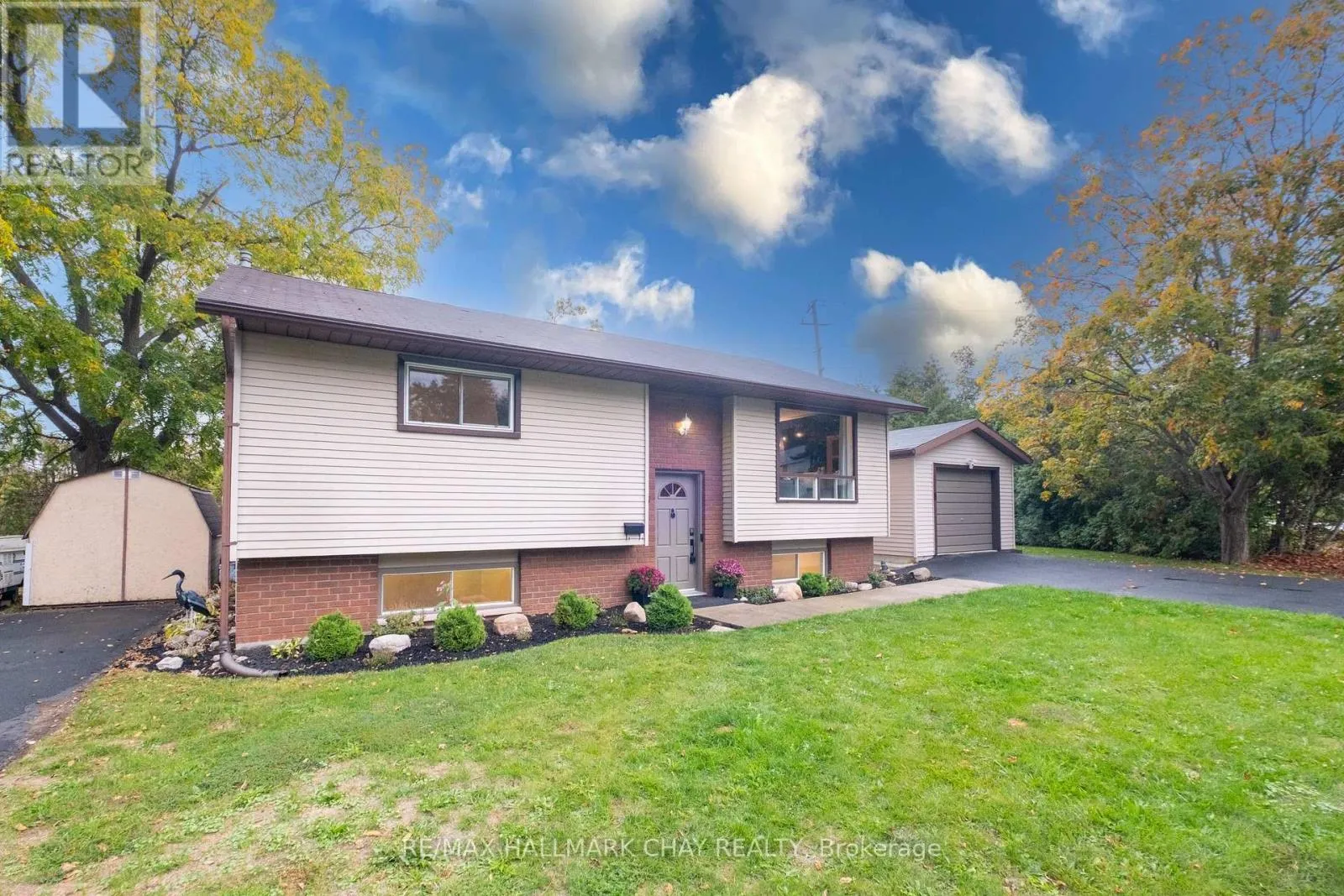 House for rent: 8 First Street, Orillia, Ontario L3V 4A8