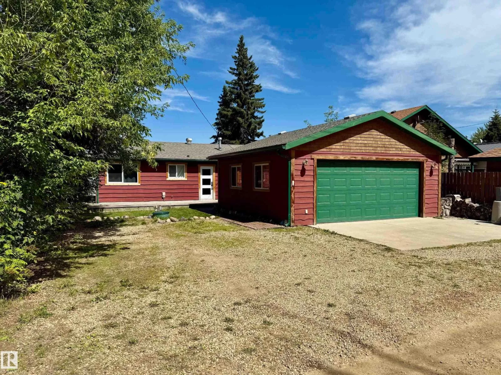 House for rent: 8 Lake Av, Rural Wetaskiwin County, Alberta T0C 2V0