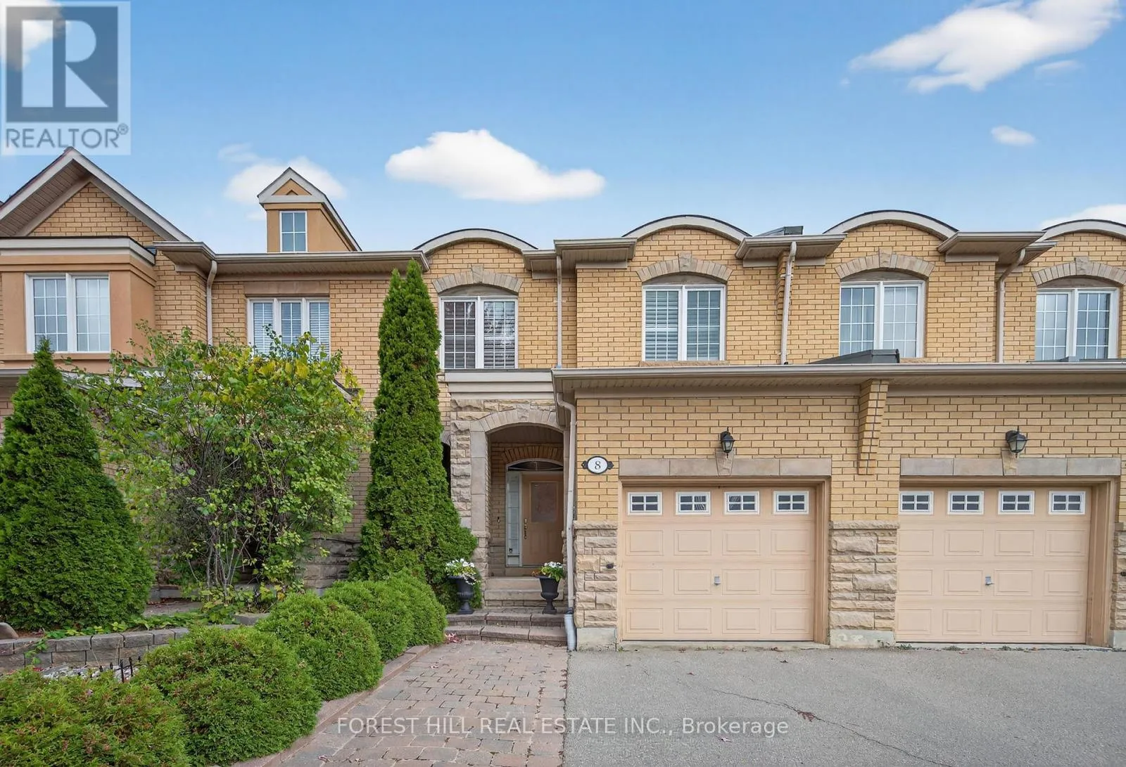 Row / Townhouse for rent: 8 Mosswood Road, Vaughan, Ontario L4J 9C6