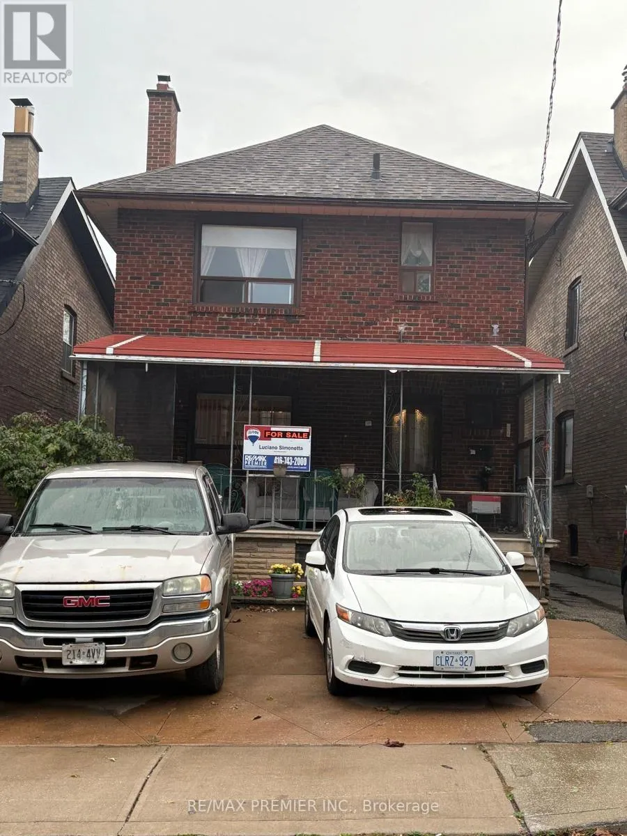 House for rent: 8 Normanna Avenue, Toronto, Ontario M6C 1H2