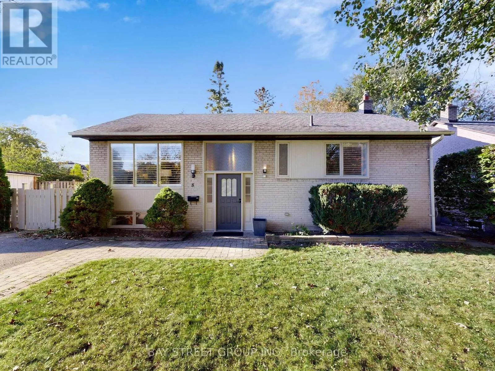 House for rent: 8 Overton Crescent, Toronto, Ontario M3B 2V2