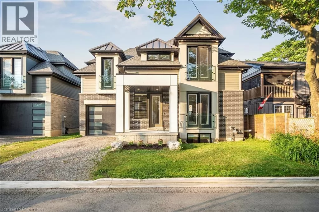 House for rent: 8 Paxton Avenue, St. Catharines, Ontario L2N 5H8