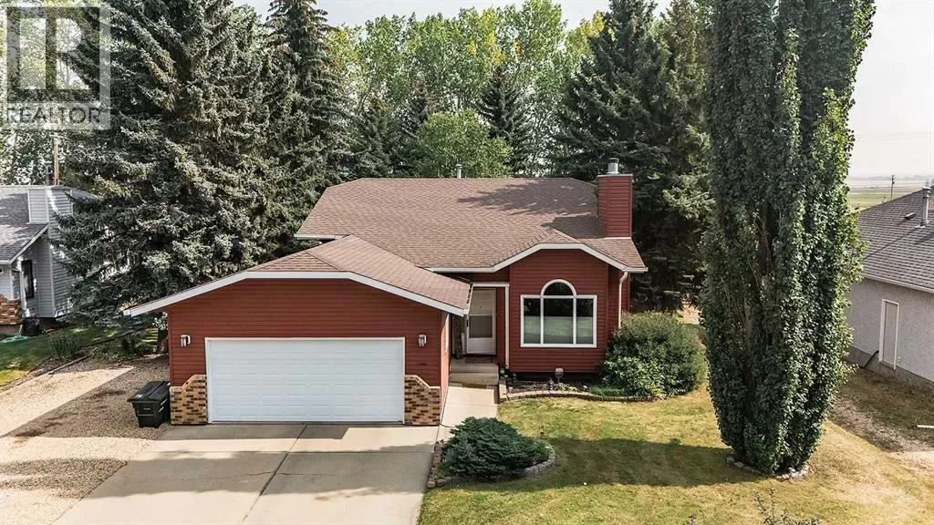 House for rent: 8 Petticoat Lane, Lacombe, Alberta T4L 1T6