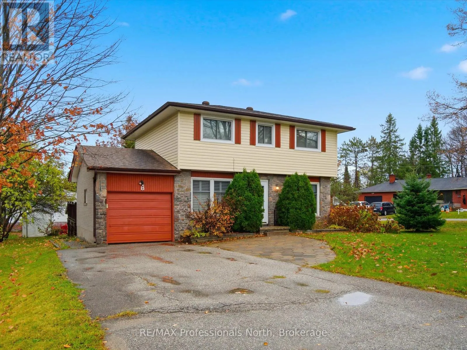 House for rent: 8 Pleasant Avenue, Huntsville, Ontario P1H 1E9