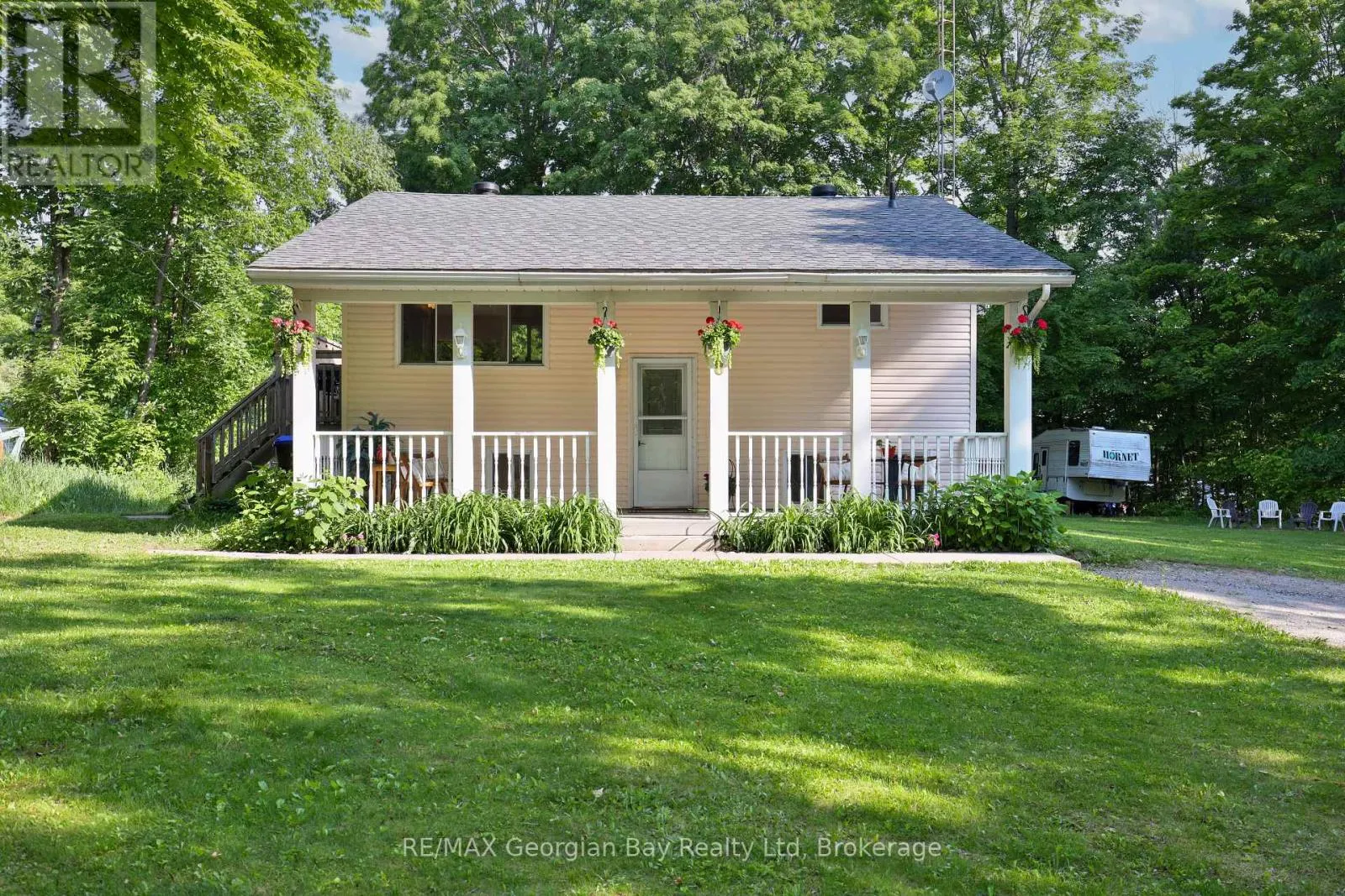 House for rent: 8 Robin Court, Tiny, Ontario L9M 0B9