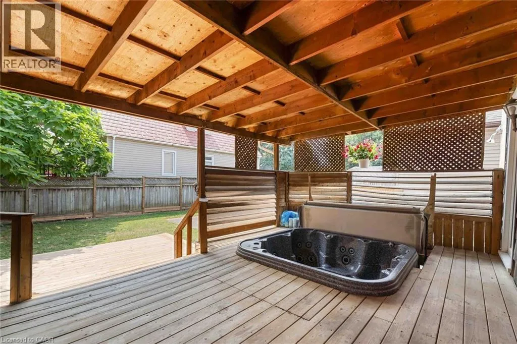 House for rent: 8 Russell Avenue, St. Catharines, Ontario L2R 1T9