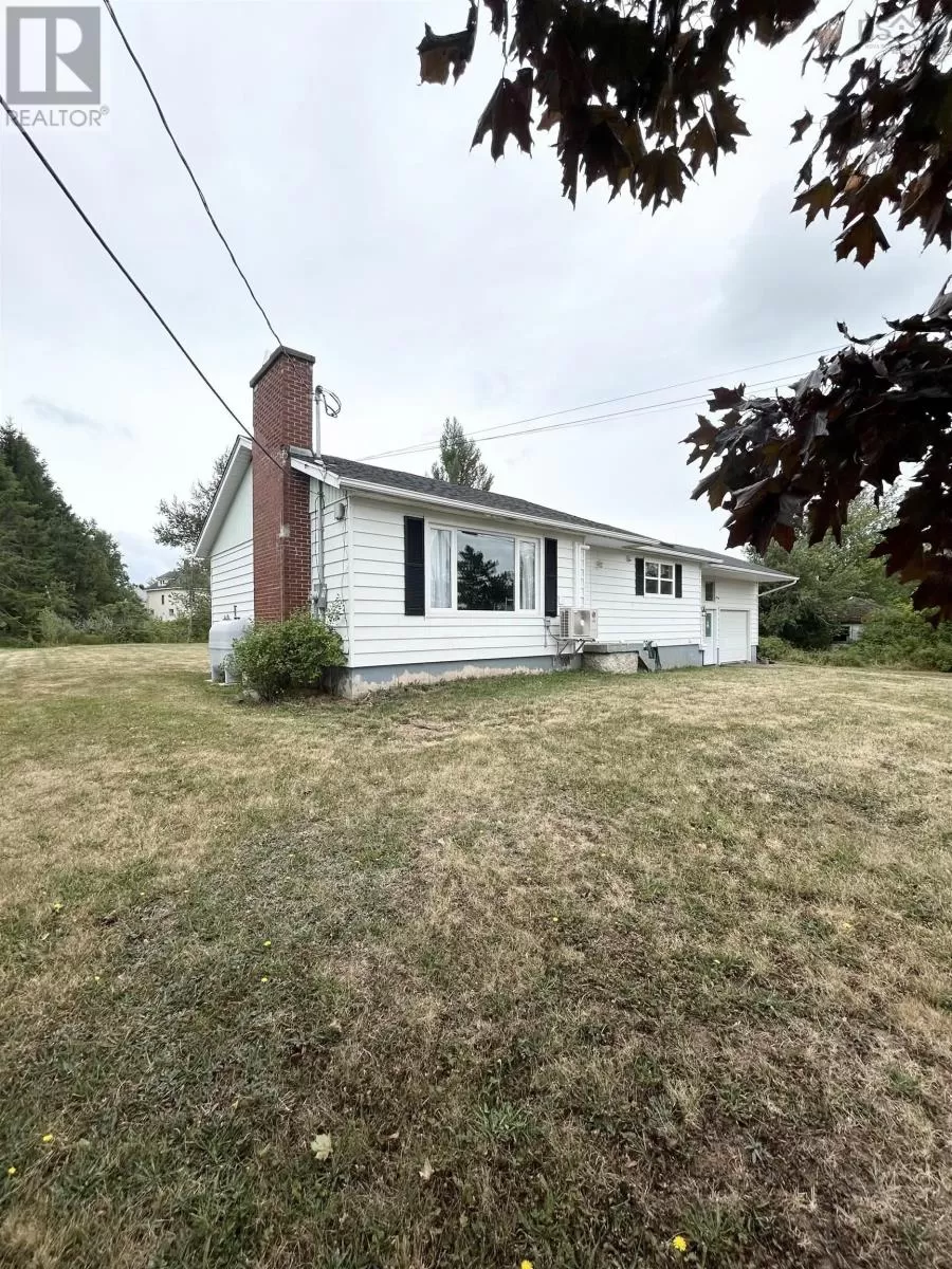 House for rent: 8 Smith Avenue, Springhill, Nova Scotia B0M 1X0