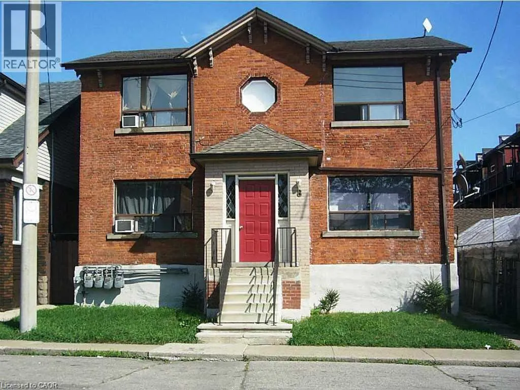 Fourplex for rent: 8 St. Matthews Avenue, Hamilton, Ontario L8L 5P3