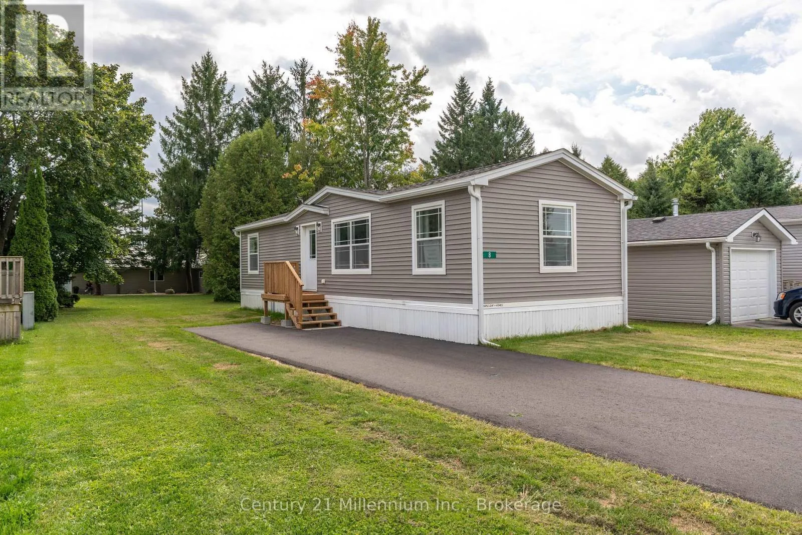 Modular for rent: 8 Sussex Square, Georgian Bluffs, Ontario N4K 5N5