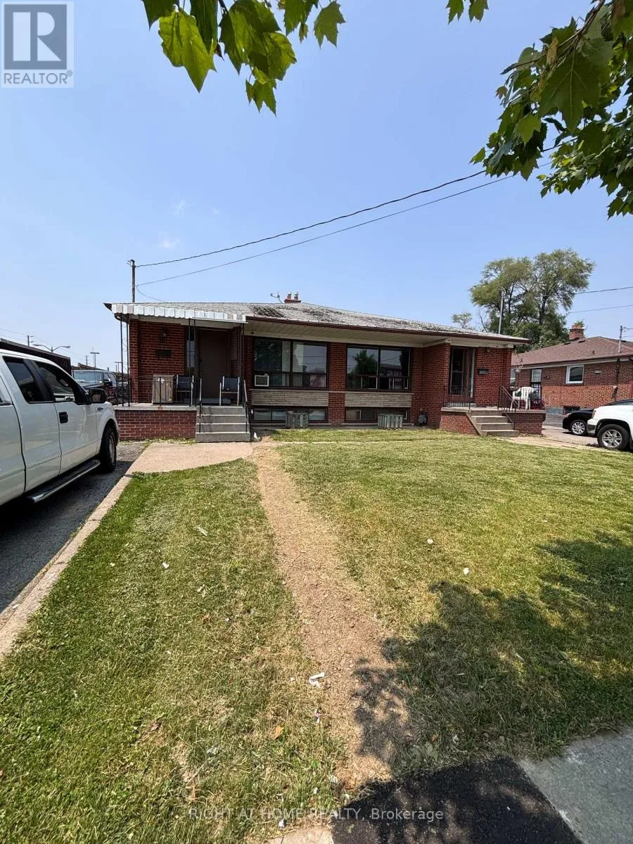 House for rent: 8 Thistle Down Boulevard, Toronto, Ontario M9V 1H8