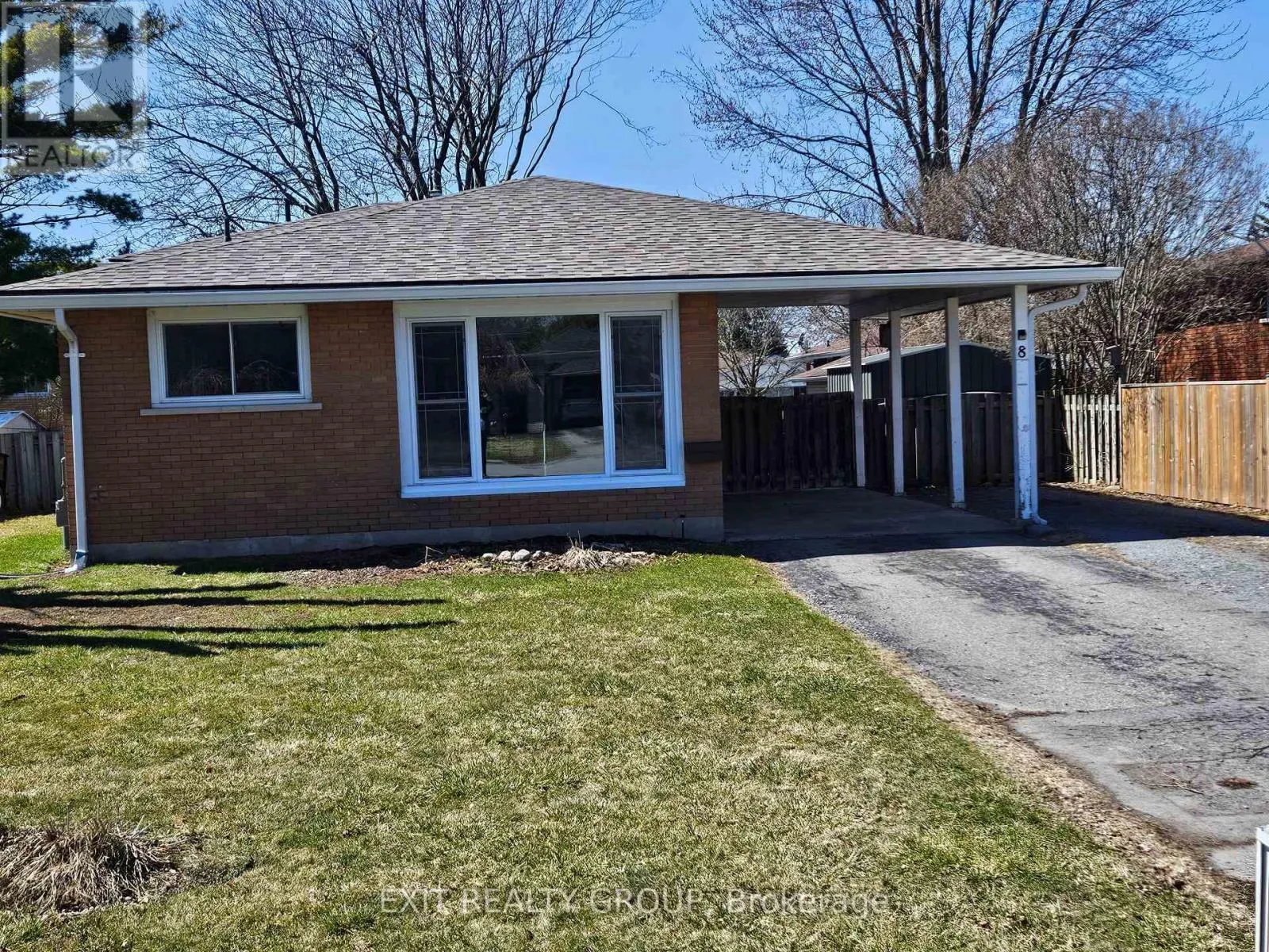 House for rent: 8 Village Drive, Belleville, Ontario K8P 4J8