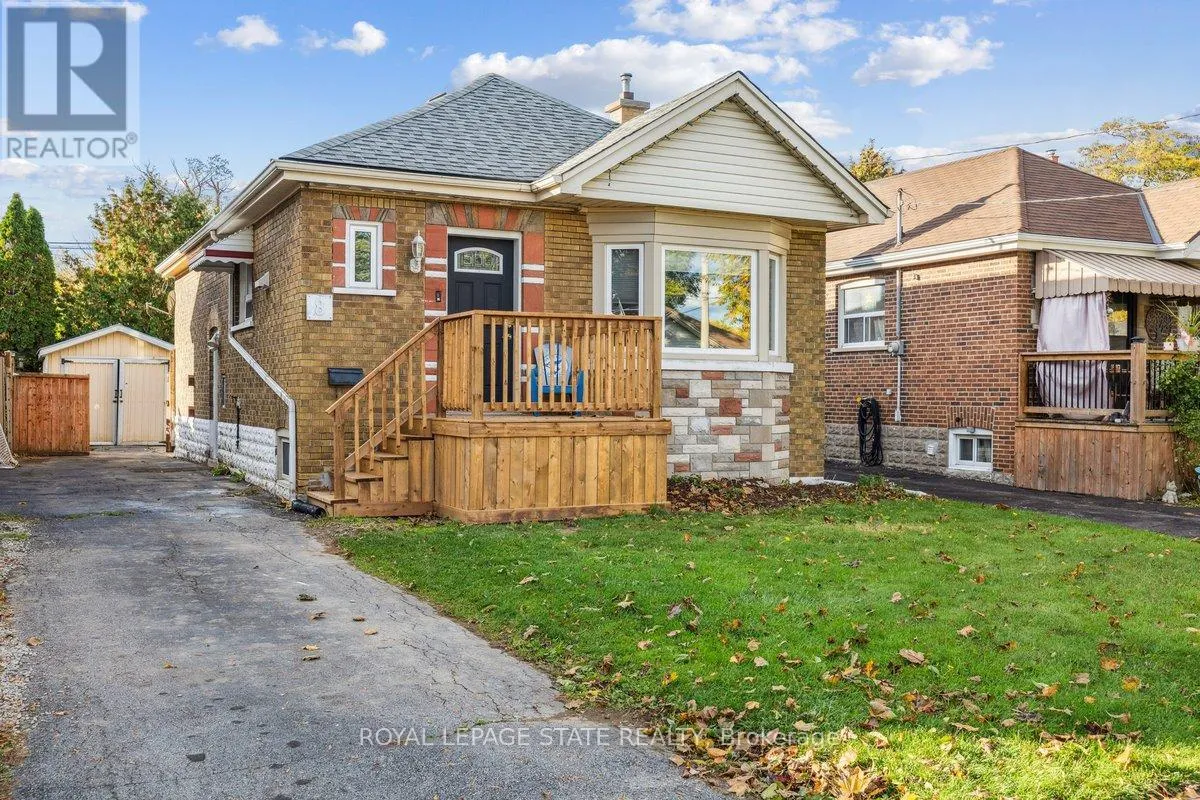 House for rent: 8 Wavell Avenue, Hamilton, Ontario L9A 2T2