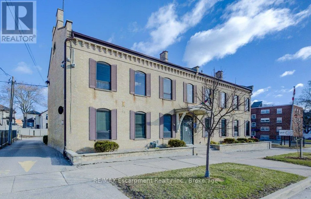 Residential Commercial Mix for rent: 80 Chatham Street, Brantford, Ontario N3T 2P1