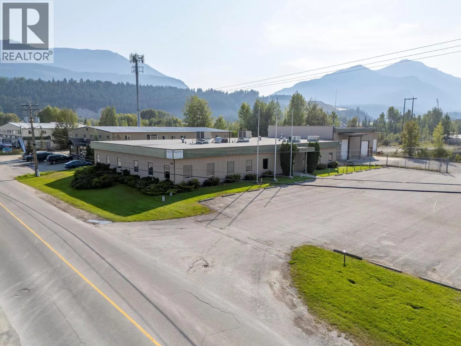 Residential Commercial Mix for rent: 800 9th Street, Golden, British Columbia V0A 1H0