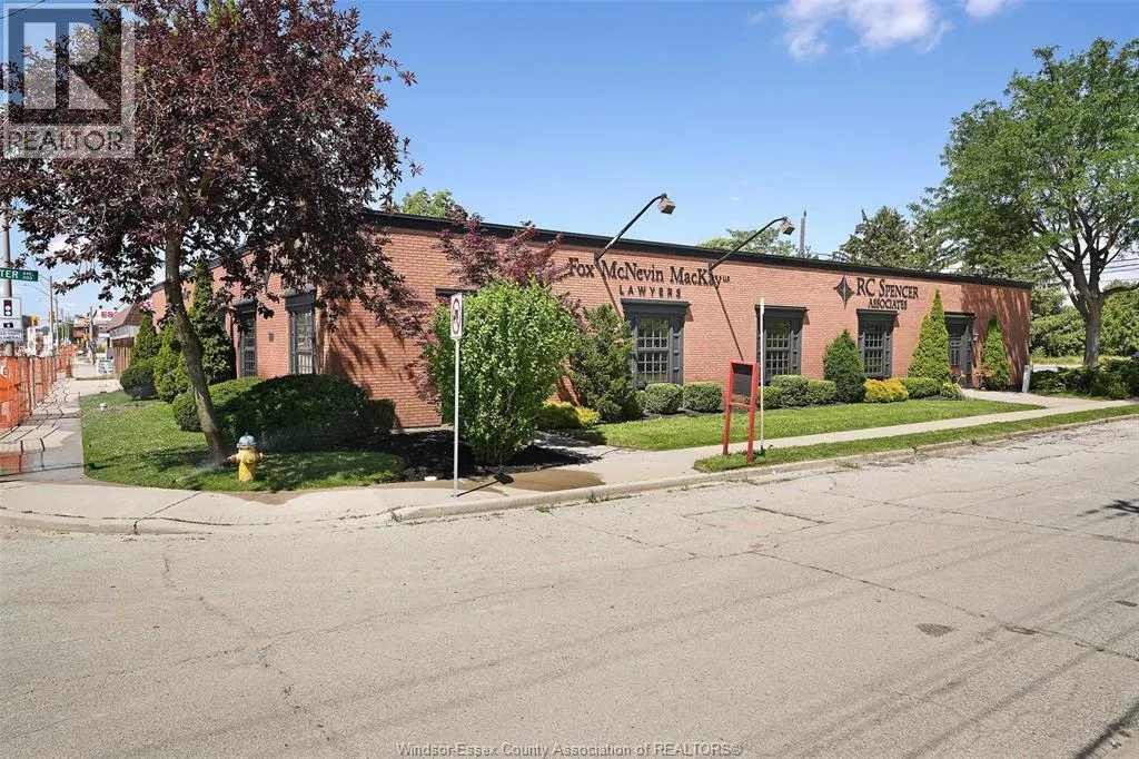 800 University Avenue West, Windsor, Ontario N9A 5R9