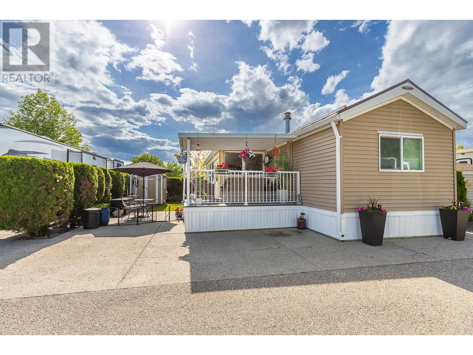 Park Model Mobile Home for rent: 8000 Highland Road Unit# 33, Vernon, British Columbia V1B 3W5