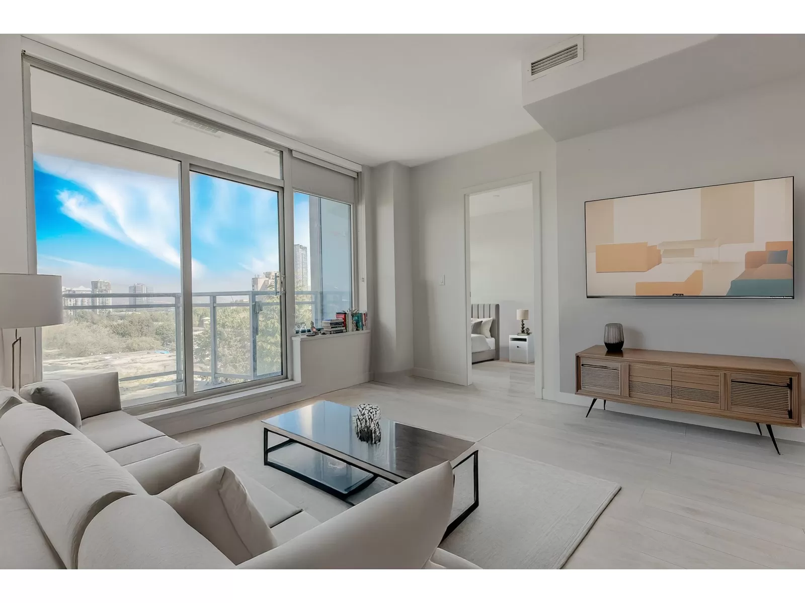 Apartment for rent: 802 13318 104 Avenue, Surrey, British Columbia V3T 0R2