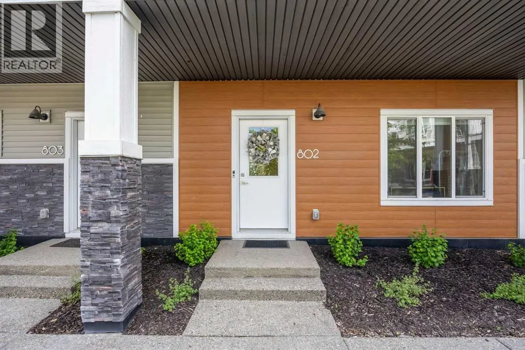 Row / Townhouse for rent: 802, 335 Creekside Boulevard Sw, Calgary, Alberta T2X 5L1