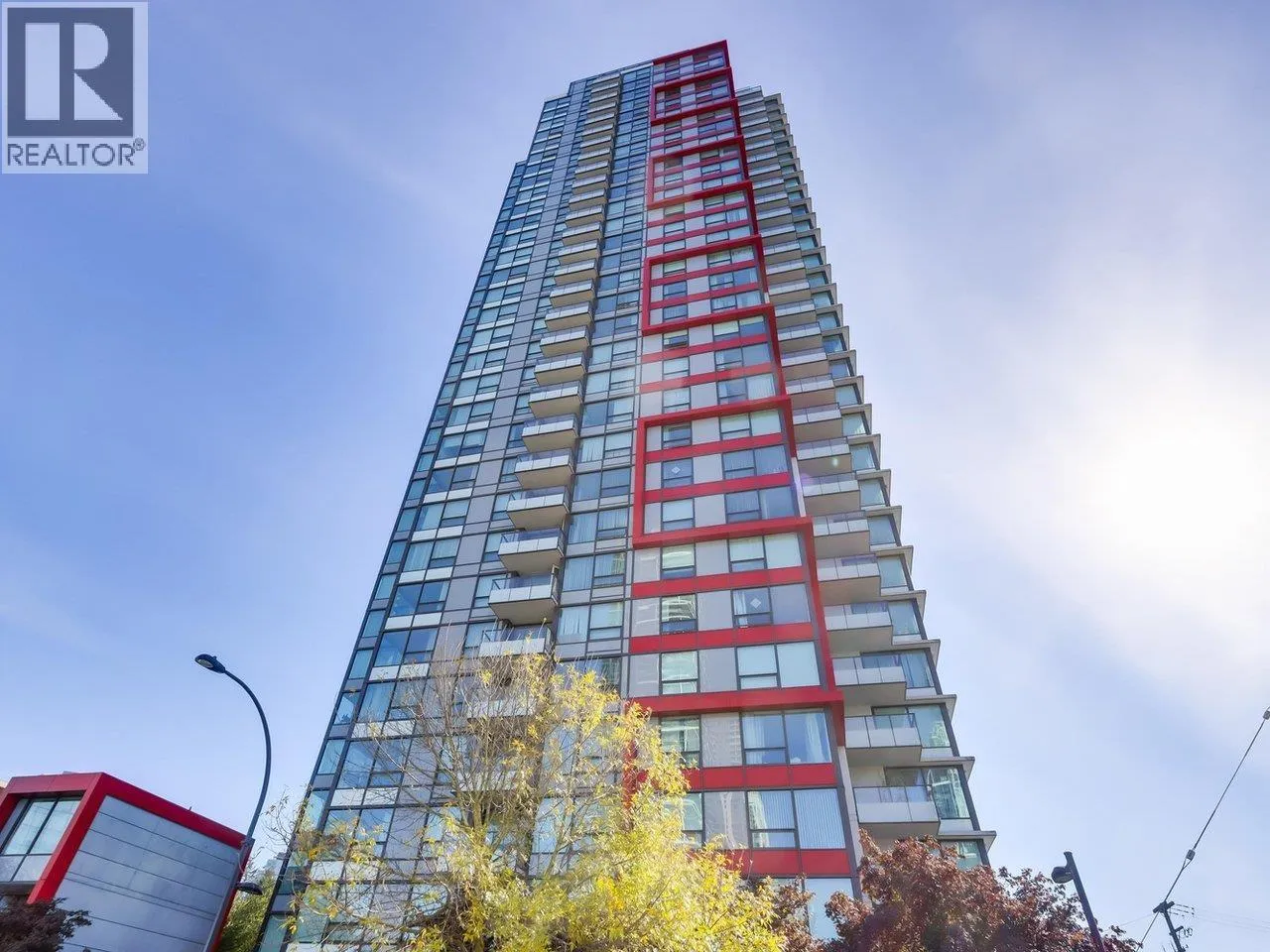 Apartment for rent: 802 6658 Dow Avenue, Burnaby, British Columbia V5H 0C7