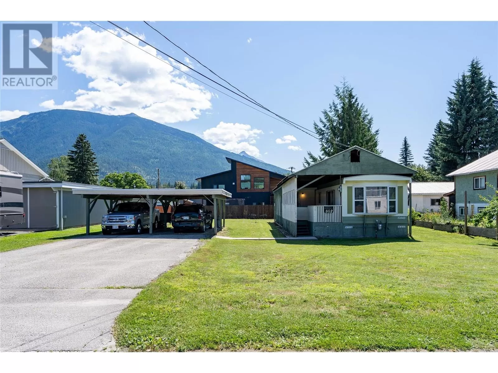 Manufactured Home for rent: 802 Center Street, Revelstoke, British Columbia V0E 2S0