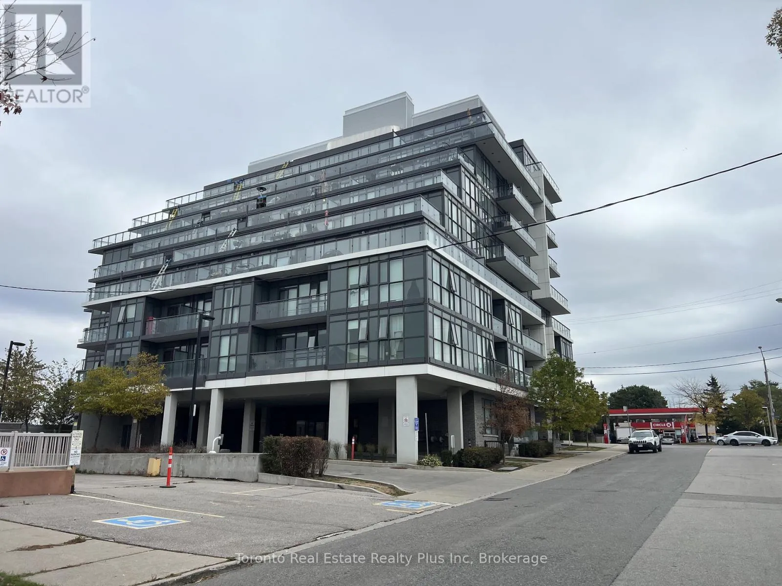 Apartment for rent: 803 - 16 Mcadams Avenue, Toronto, Ontario M6A 0B9