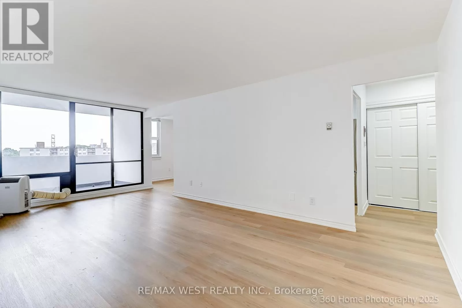 Apartment for rent: 803 - 3 Massey Square, Toronto, Ontario M4C 5L5