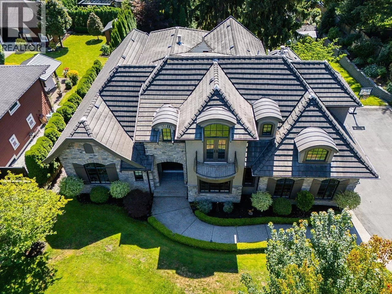 House for rent: 8032 Government Road, Burnaby, British Columbia V5A 2E2